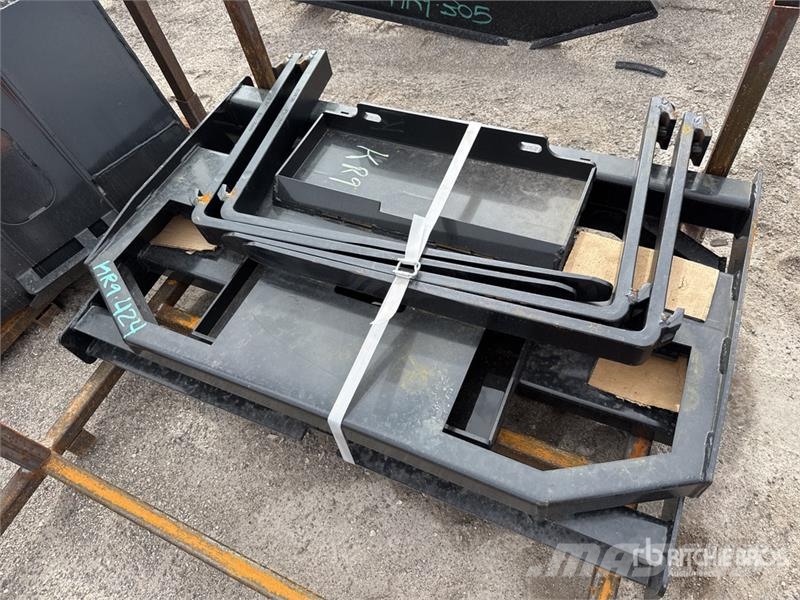  GIYI GY-FR47 36 in Dingo Skid Steer Forks (Unused) Horquillas