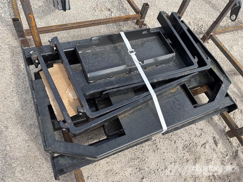  GIYI GY-FR47 36 in Dingo Skid Steer Forks (Unused) Horquillas