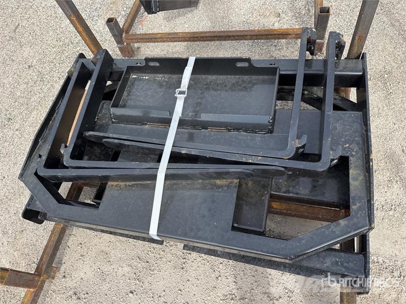  GIYI GY-FR47 36 in Dingo Skid Steer Forks (Unused) Horquillas