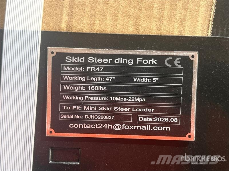 GIYI GY-FR47 Dingo Skid Steer Forks (Unused) Garfos