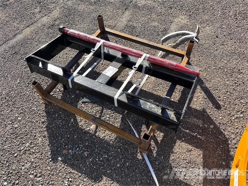 GIYI GY-HF47 47 in Skid Steer Bale Spear (Unused) Outros componentes