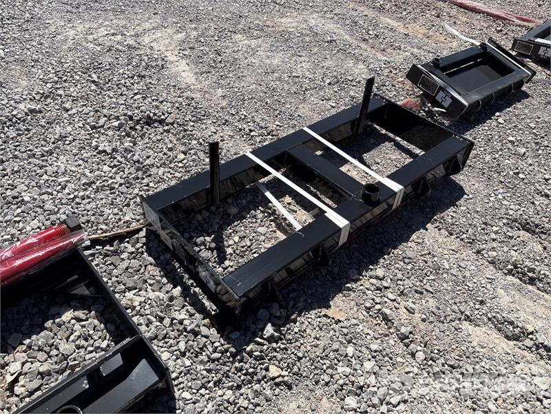  GIYI GY-HF47 47 in Skid Steer Bale Spear (Unused) Other components