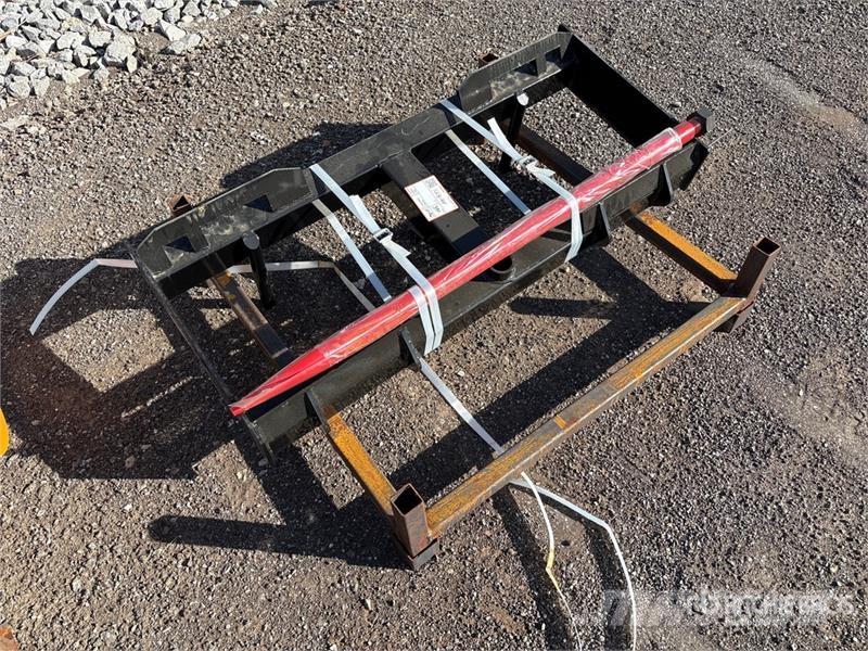 GIYI GY-HF47 47 in Skid Steer Bale Spear (Unused) Outros componentes
