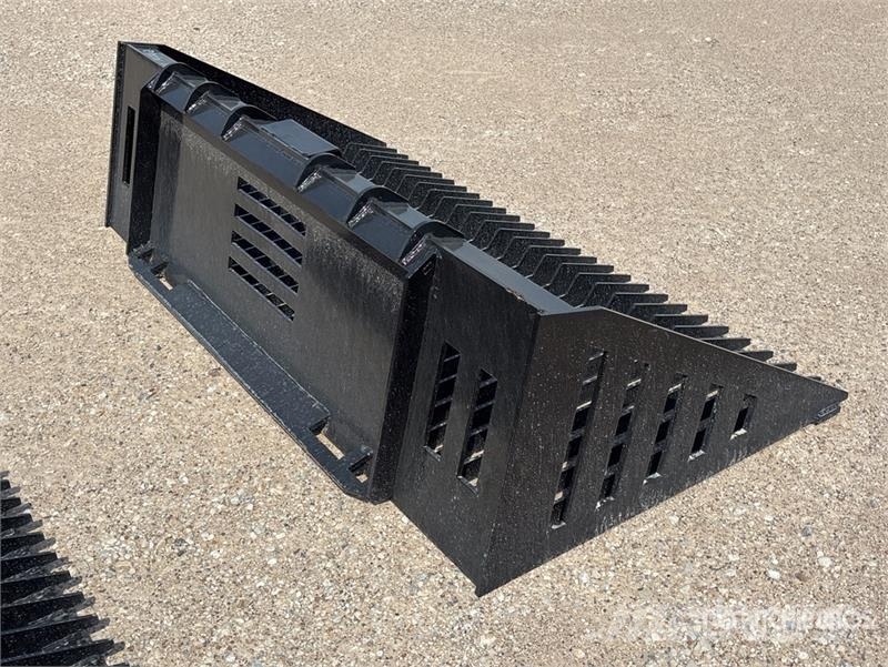  GIYI GY-RB66N 66 in Rock Skid Steer Bucket (Unused Skovle