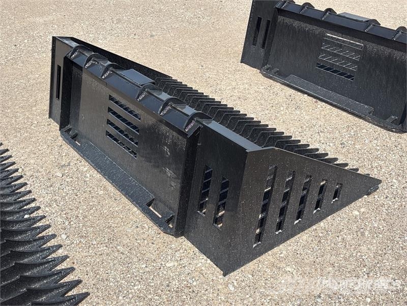 GIYI GY-RB66N 66 in Rock Skid Steer Bucket (Unused Skovle