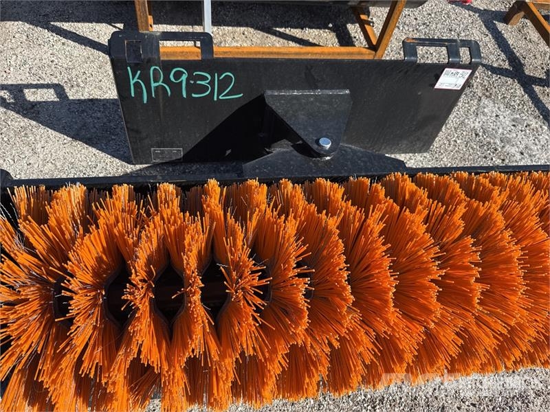 GIYI GY-SE61 61 in Skid Steer Broom (Unused) Escovas