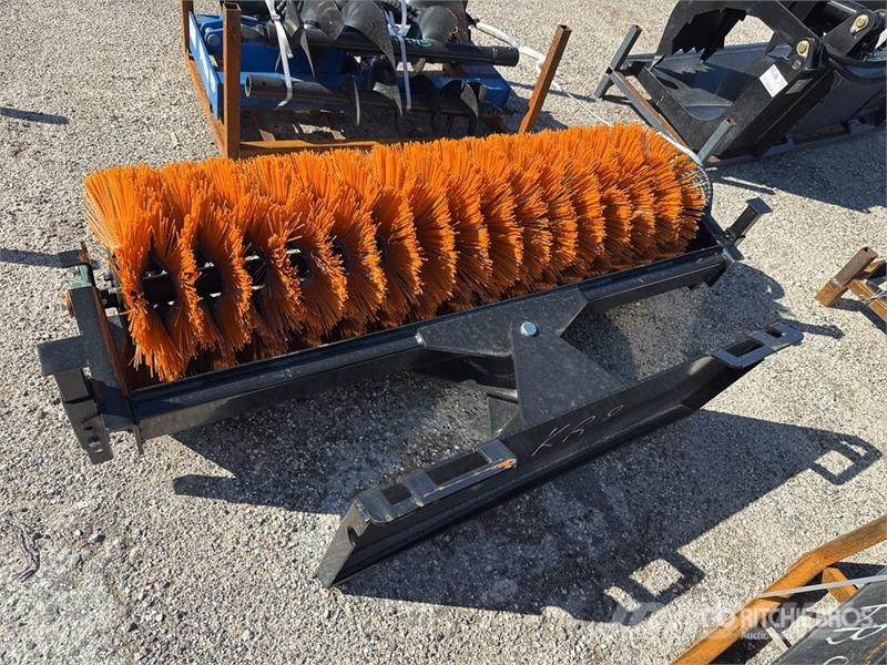 GIYI GY-SE61 61 in Skid Steer Broom (Unused) Escovas