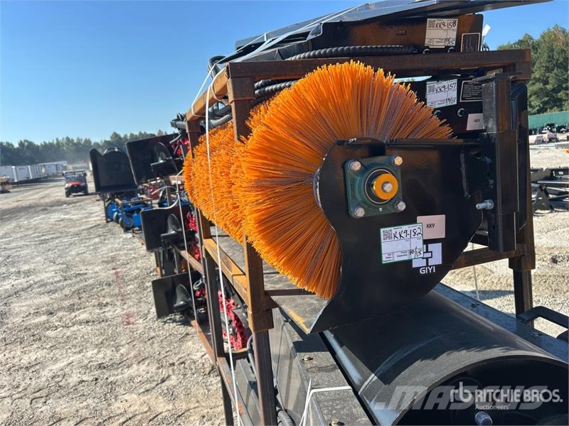 GIYI GY-SE61 61 in Skid Steer Broom (Unused) Ψήκτρες