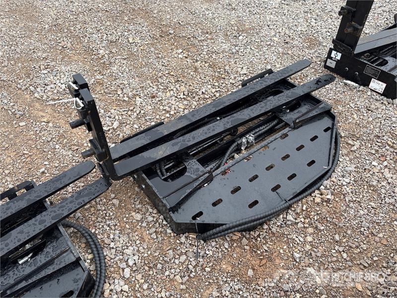 GIYI GY-SF60 60 in Side Shift Skid Steer Forks (Un Garfos