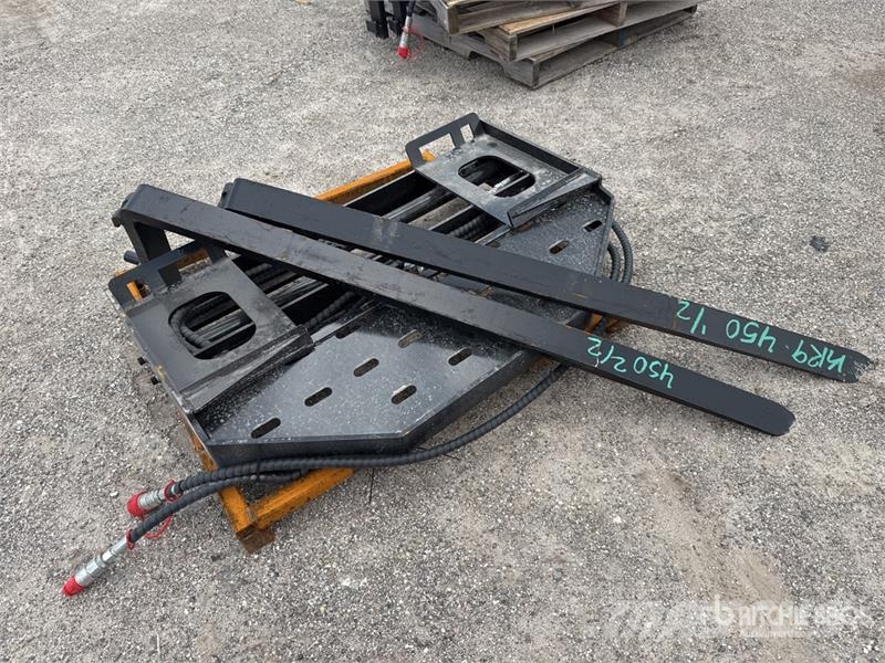 GIYI GY-SF60 60 in Skid Steer Forks (Unused) Fourche