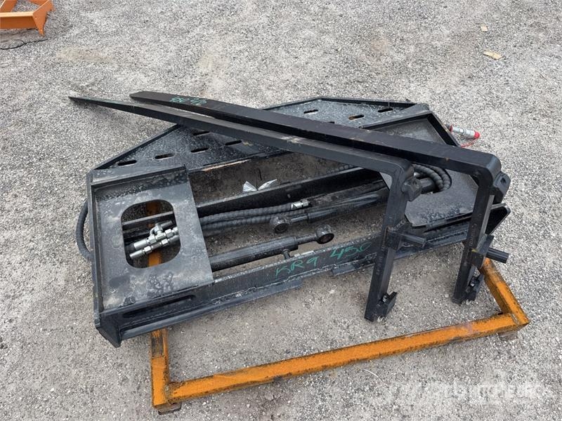 GIYI GY-SF60 60 in Skid Steer Forks (Unused) Fourche