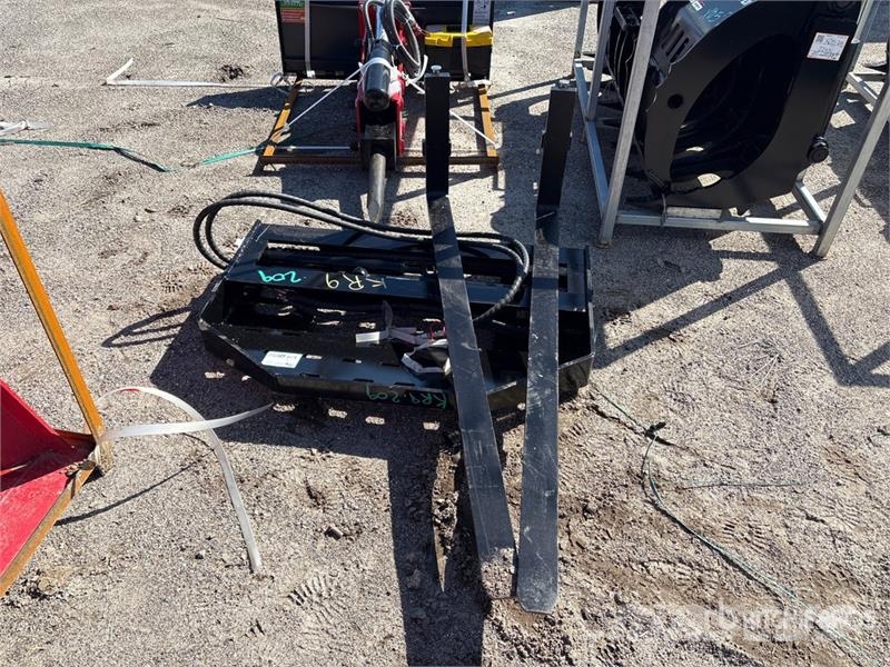 GIYI GY-SF60 60 in Skid Steer Forks (Unused) Dakšas