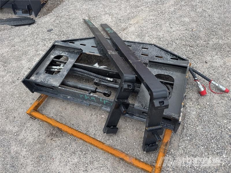 GIYI GY-SF60 60 in Skid Steer Forks (Unused) Fourche