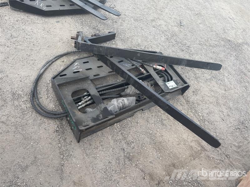  GIYI GY-SF60 60 in Skid Steer Forks (Unused) Forche