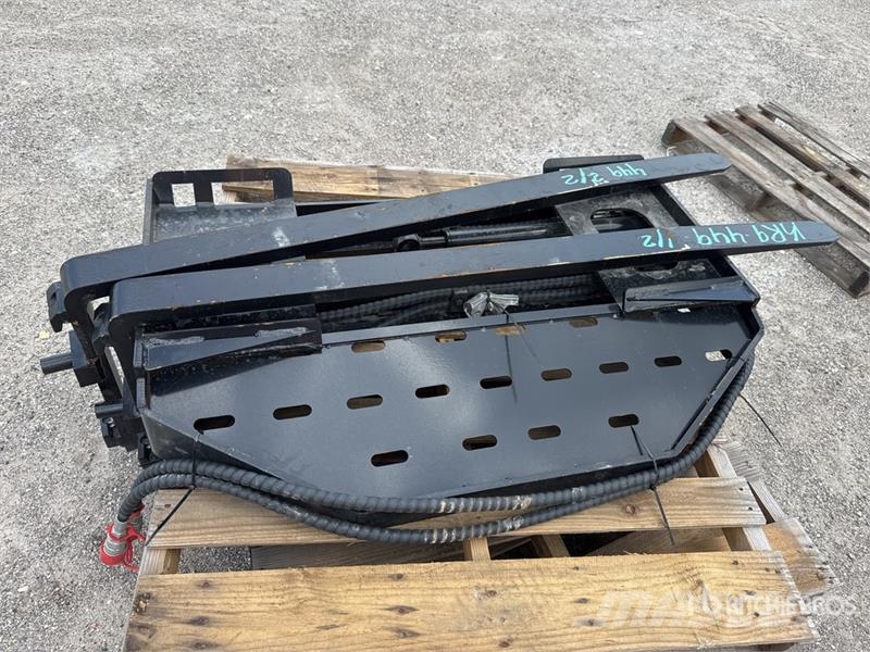 GIYI GY-SF60 60 in Skid Steer Forks (Unused) Fourche