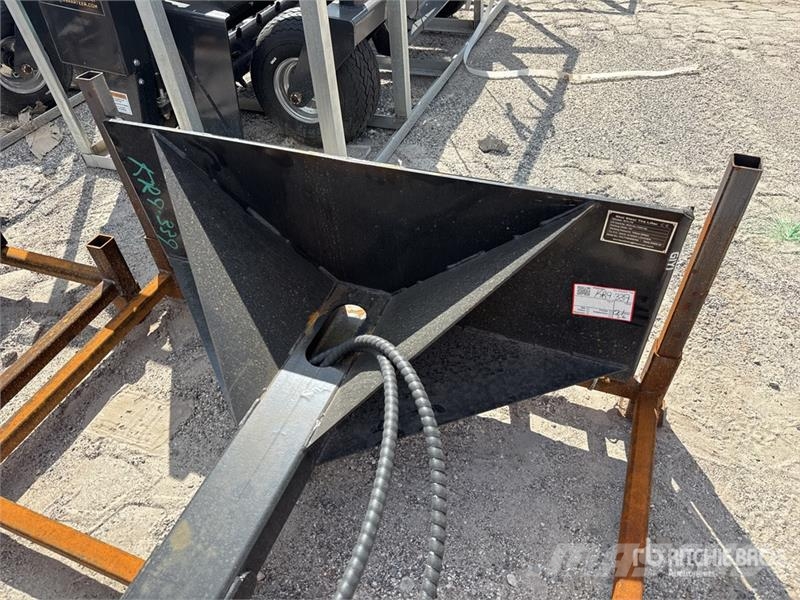GIYI GY-STL75 75 in Skid Steer Tire Lifter (Unused Drugi deli