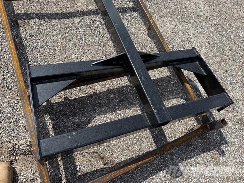 GIYI GY-TB72 72 in Skid Steer Tree Boom (Unused) Otros componentes