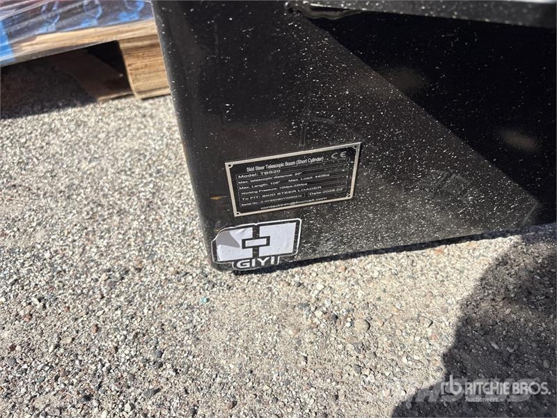 GIYI GY-TBS20 108 in Skid Steer Telescopic Boom (S Other components