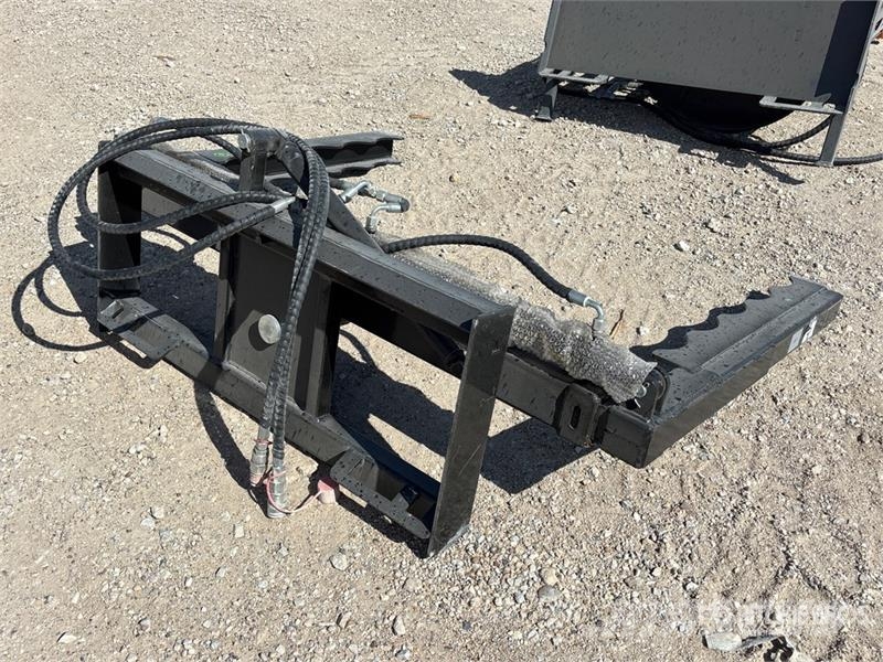 GIYI GY-TG98 98 in Telescopic Skid Steer Grapple ( Grijpers