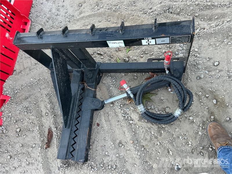 GIYI GY-TP45 25 in Skid Steer Post Puller (Unused) Outros componentes