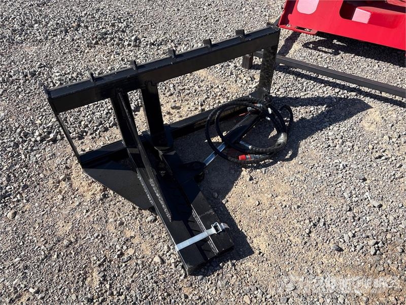 GIYI GY-TP45 25 in Skid Steer Post Puller (Unused) Other components