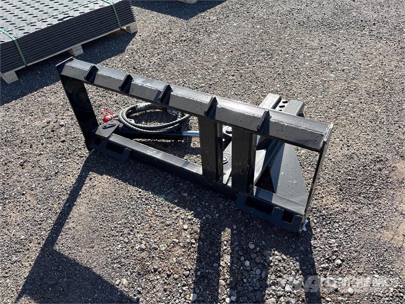 GIYI GY-TP45 25 in Skid Steer Post Puller (Unused) Other components