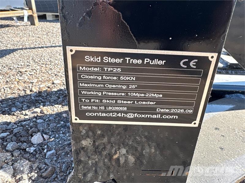 GIYI GY-TP45 25 in Skid Steer Post Puller (Unused) Other components