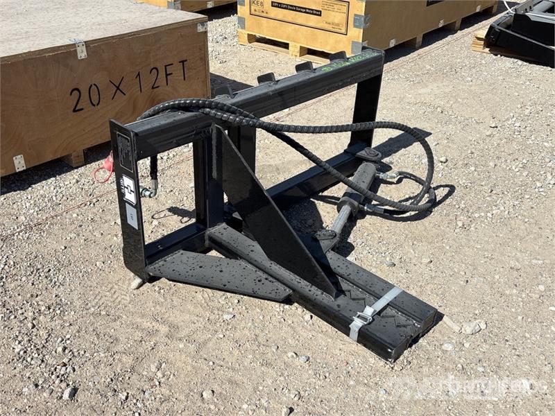  GIYI GY-TP45 25 in Skid Steer Post Puller (Unused) مكونات أخرى