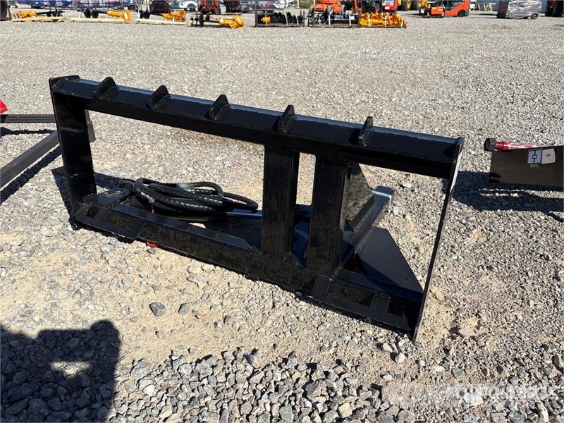 GIYI GY-TP45 25 in Skid Steer Post Puller (Unused) Other components