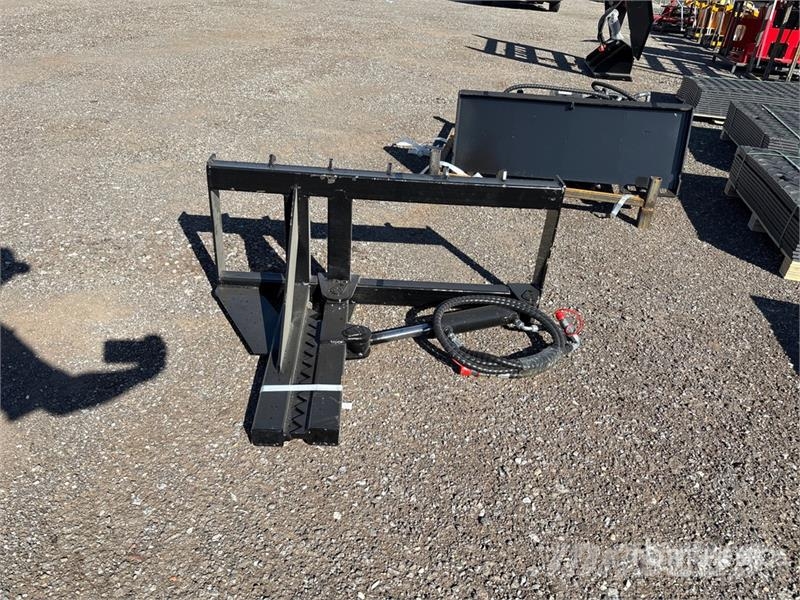 GIYI GY-TP45 25 in Skid Steer Post Puller (Unused) Other components