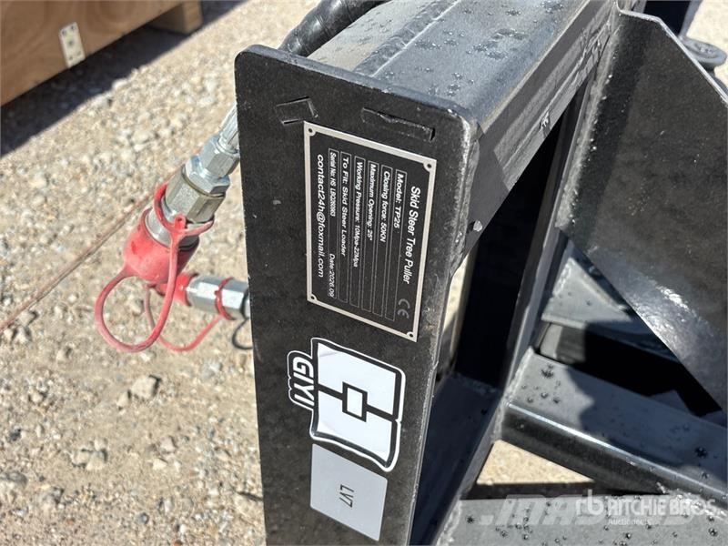  GIYI GY-TP45 25 in Skid Steer Post Puller (Unused) مكونات أخرى