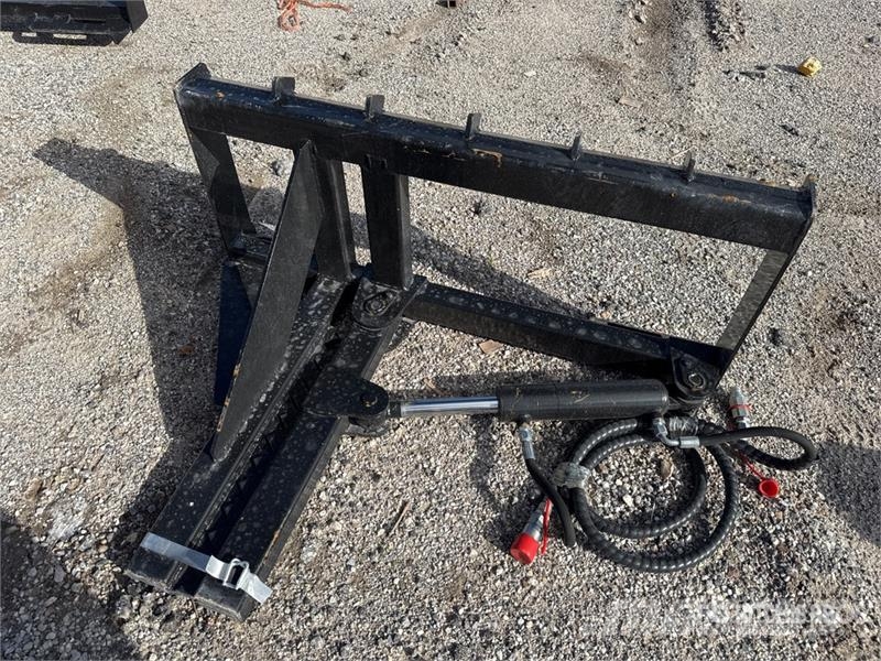 GIYI GY-TP45 45 in Skid Steer Post Puller (Unused) Outros componentes