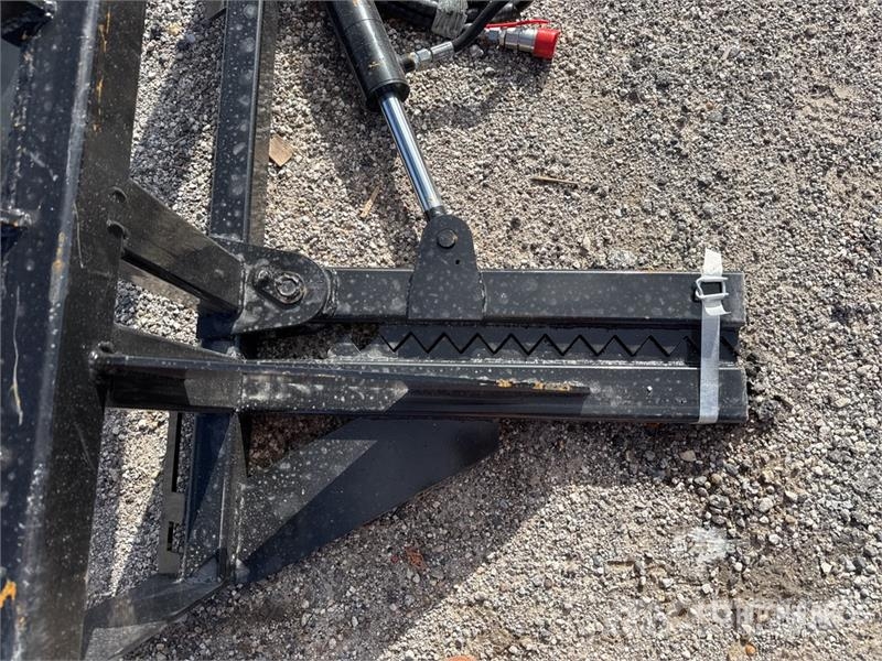 GIYI GY-TP45 45 in Skid Steer Post Puller (Unused) Outros componentes