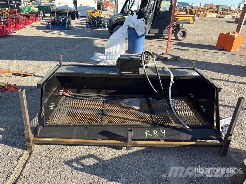  GIYI GY-VB79 79 in Vibrating Skid Steer Screening  Benne vaglianti