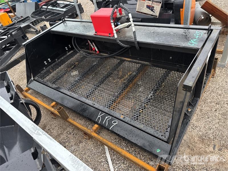  GIYI GY-VB79 79 in Vibration Skid Steer Screening  篩分機