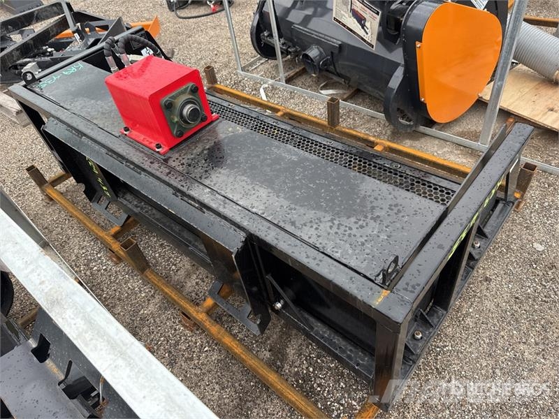  GIYI GY-VB79 79 in Vibration Skid Steer Screening  篩分機