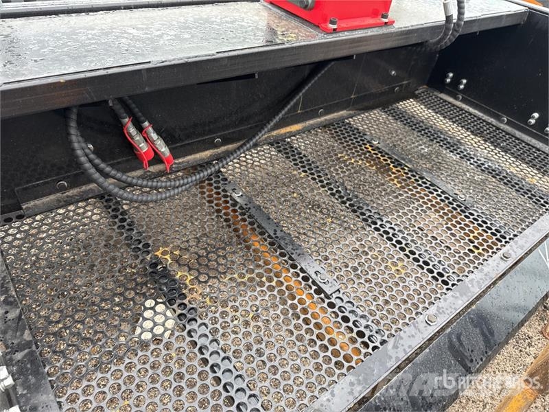  GIYI GY-VB79 79 in Vibration Skid Steer Screening  篩分機
