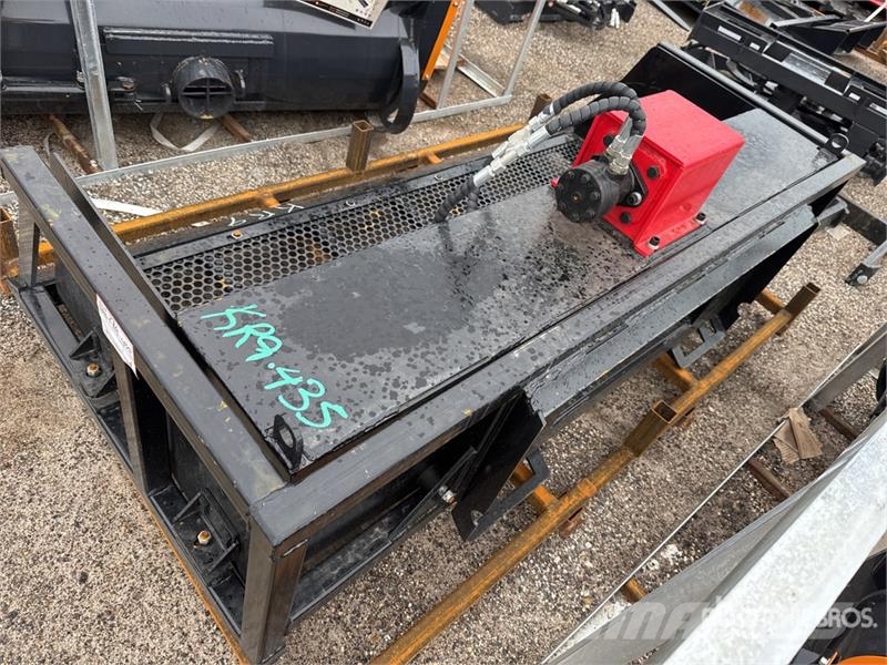  GIYI GY-VB79 79 in Vibration Skid Steer Screening  篩分機