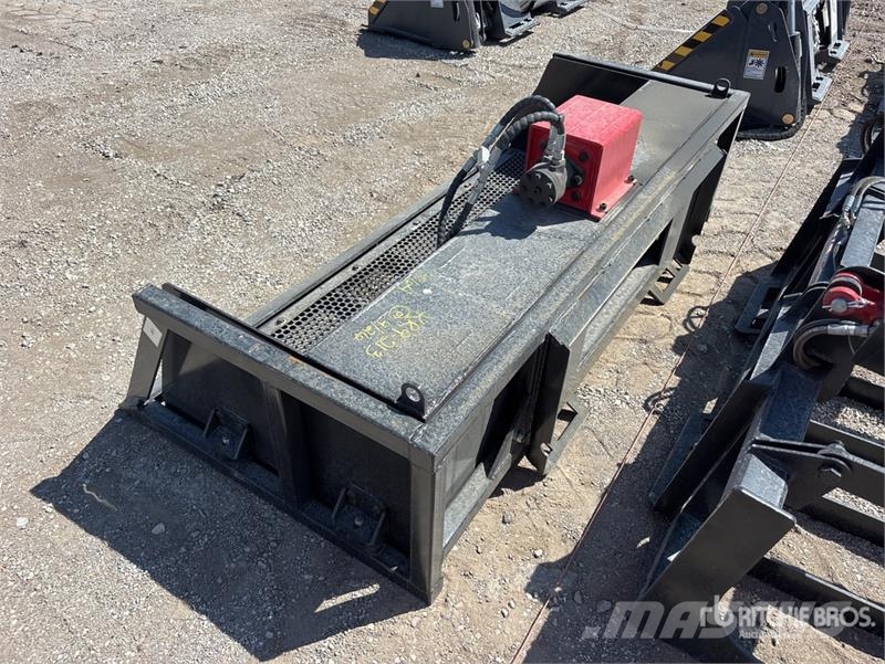 GIYI GY-VB79 80 in Vibration Skid Steer Screening Screening buckets