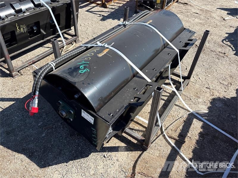 GIYI GY-VR59 59 in Skid Steer Vibratory Roller (Un Rodillos