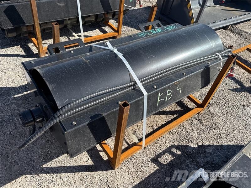 GIYI GY-VR59 59 in Skid Steer Vibratory Roller (Un Rodillos