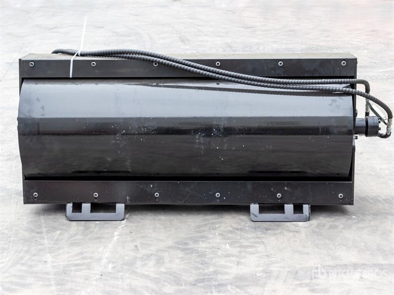 GIYI GY-VR72 72 in Skid Steer Vibratory Roller (Un Tavaluguri