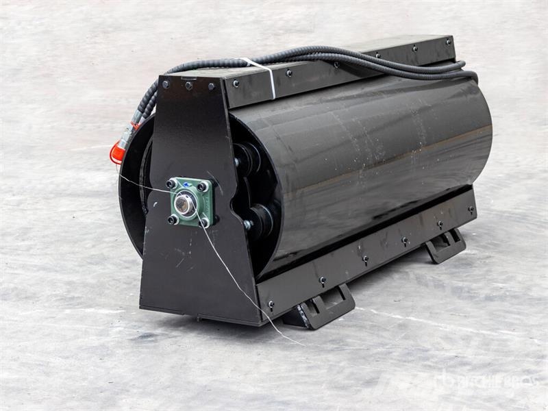 GIYI GY-VR72 72 in Skid Steer Vibratory Roller (Un Tavaluguri