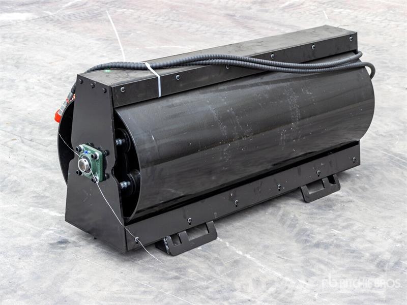 GIYI GY-VR72 72 in Skid Steer Vibratory Roller (Un Tavaluguri