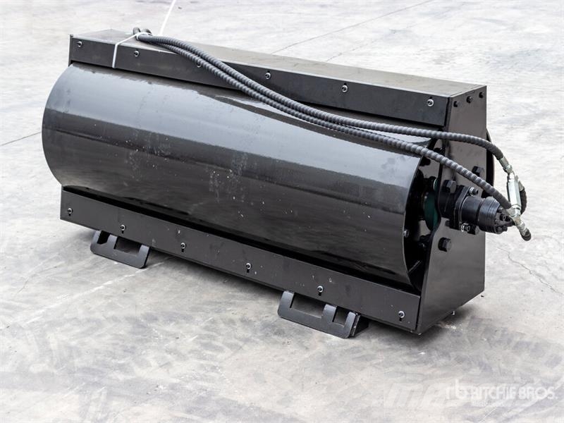 GIYI GY-VR72 72 in Skid Steer Vibratory Roller (Un Tavaluguri