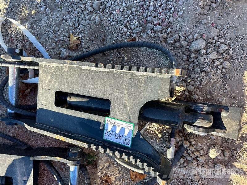  GIYI GY-XJ3T 11 in Hydraulic Excavator Thumb (Unus Baldes