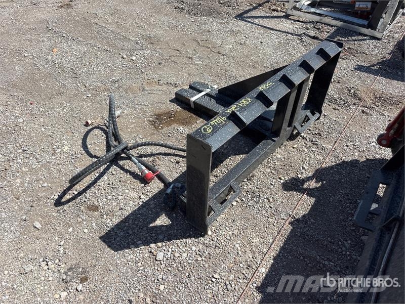  GIYI TP25 Skid Steer Post Puller (Unused) Otros componentes