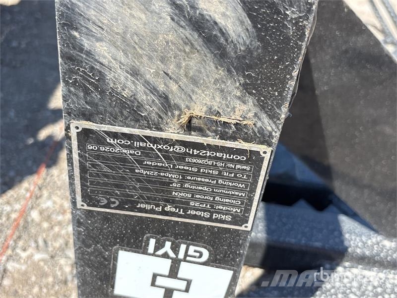  GIYI TP25 Skid Steer Post Puller (Unused) Otros componentes