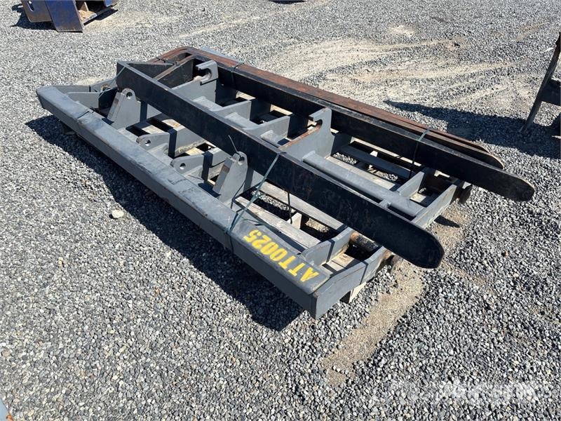 Global Double Fork Attachment (Unused) Fourche