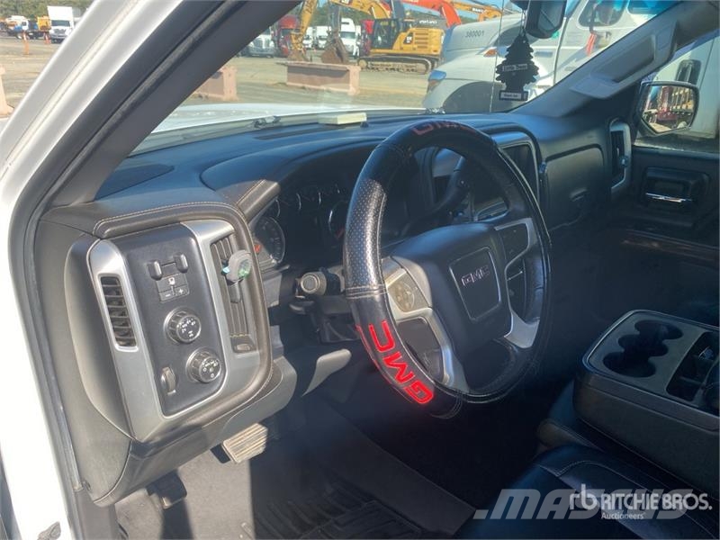 GMC 1500 4x4 Crew Cab Pickup Drugi